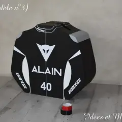 Urne moto personnalisée pour Alain, numéro 40, style Dainese. Un petit modèle créatif pour collectionner les économies.