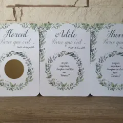 Trois cartes avec une idée demande témoin : Florent, Adèle et Thomas sont invités à gratter pour découvrir la question.