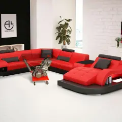 Salon moderne avec canapé rouge et noir, table basse originale intégrant un moteur de moto. Une déco table moto unique pour les passionnés.