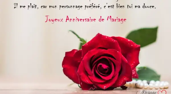 Une rose rouge et des perles pour souhaiter un anniversaire de mariage. L'amour est le plus beau des romans.