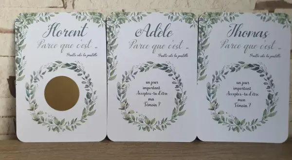 Trois cartes avec une idée demande témoin : Florent, Adèle et Thomas sont invités à gratter pour découvrir la question.
