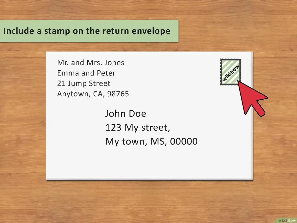 Une enveloppe avec une adresse de retour pour la famille Jones et une adresse d'envoi pour John Doe. Peut-on écrire famille sur une enveloppe ? Oui, pour le nom du destinataire.