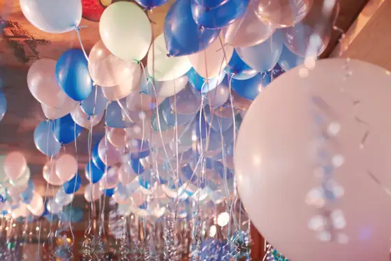 Gonfler des ballons - Air ou hélium : le guide parfait